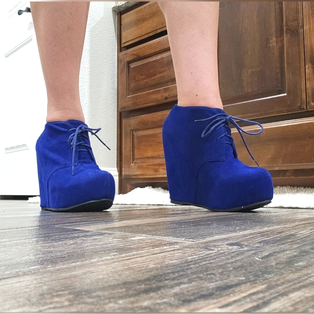 Blue Wedge - Picture 2 of 9